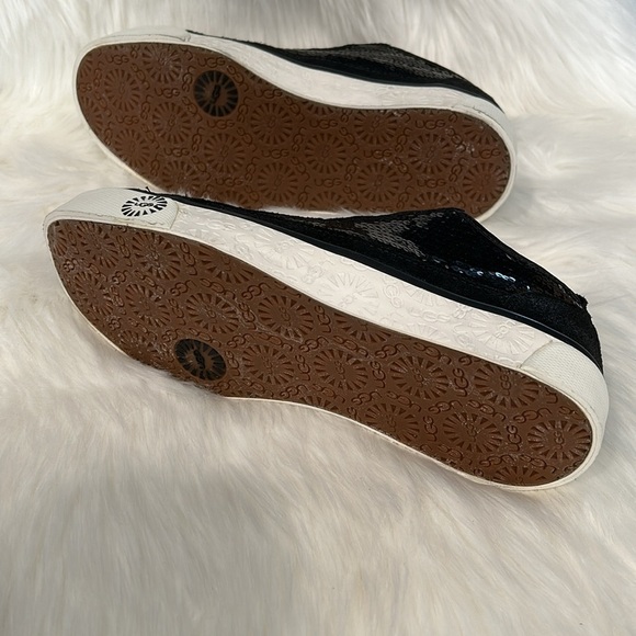 UGG Shearling Lined Sneakers NEW IN BOX - Picture 8 of 12